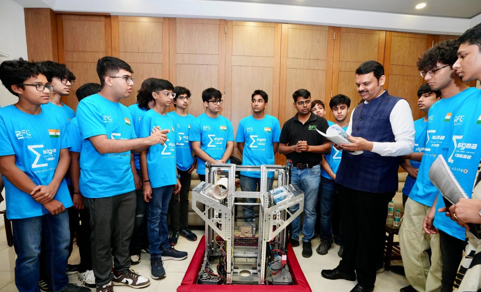 Hon'ble Chief Minister Shri Devendra Fadnavis with students